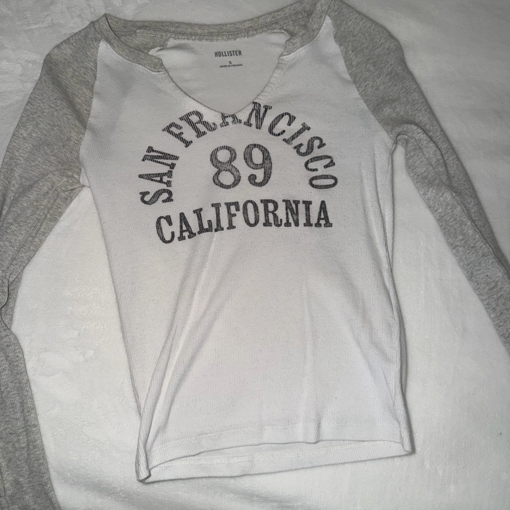 Hollister Kids White and Gray Long Sleeve Tee